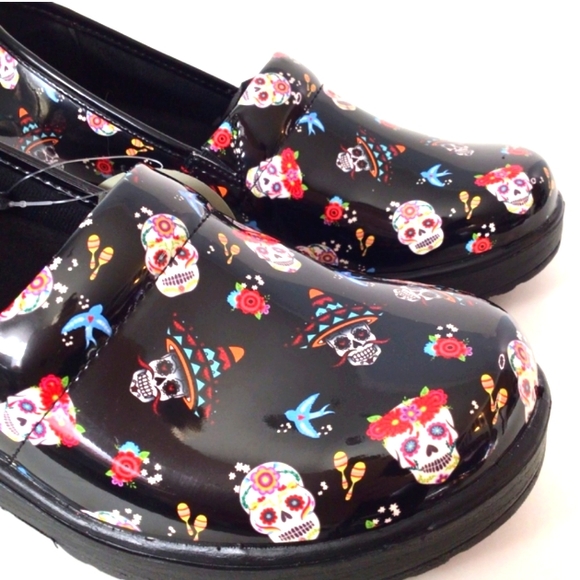 Easy Street Laurie Slip Resistant Clogs Shoes Skull Pattern - Picture 4 of 9